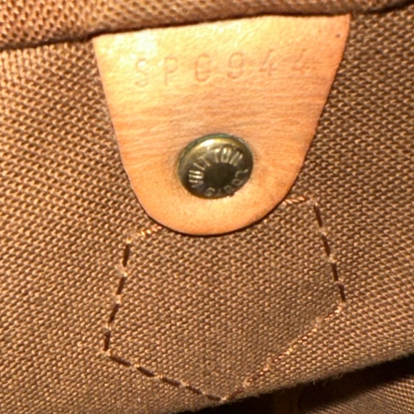 Louis Vuitton Speedy 30 Hand Bag - Picture 4 of 9